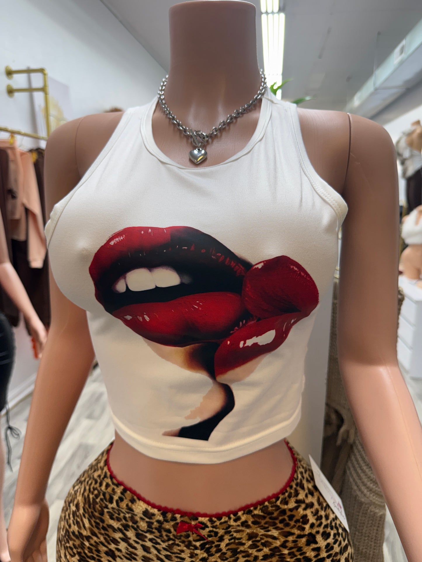 Drip Kiss Graphic Crop Tank – Sexy Lip Print Statement Top