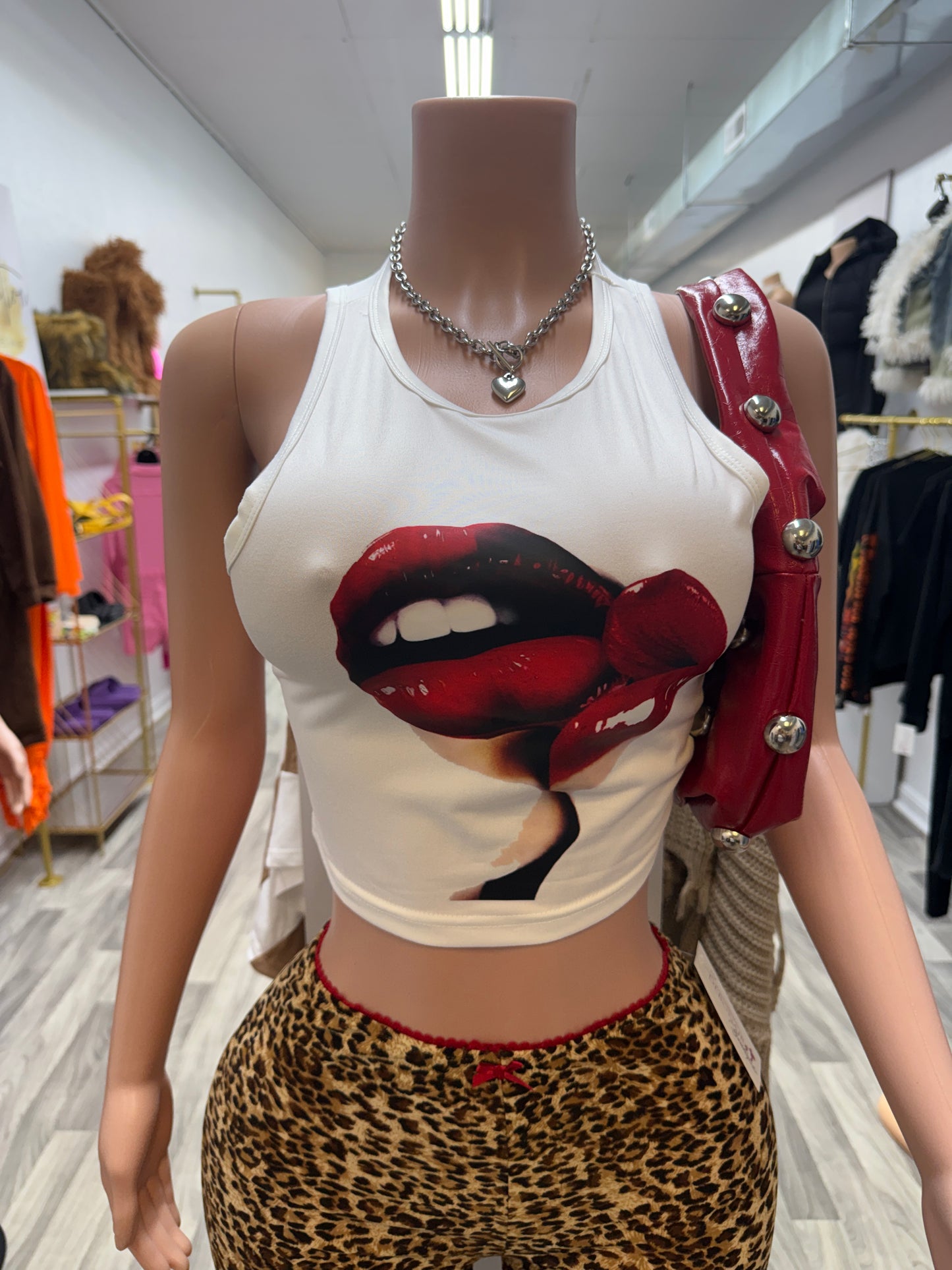 Drip Kiss Graphic Crop Tank – Sexy Lip Print Statement Top