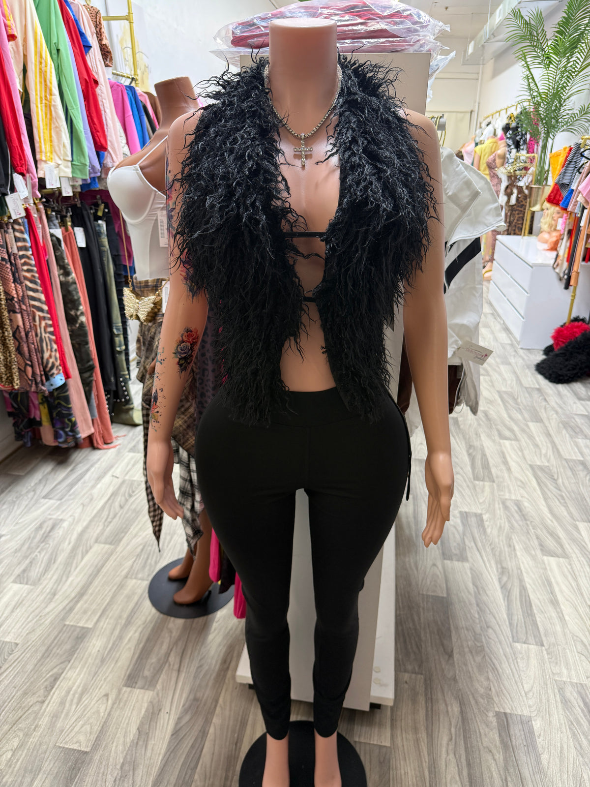 After Dark Faux Fur Halter Top – Black