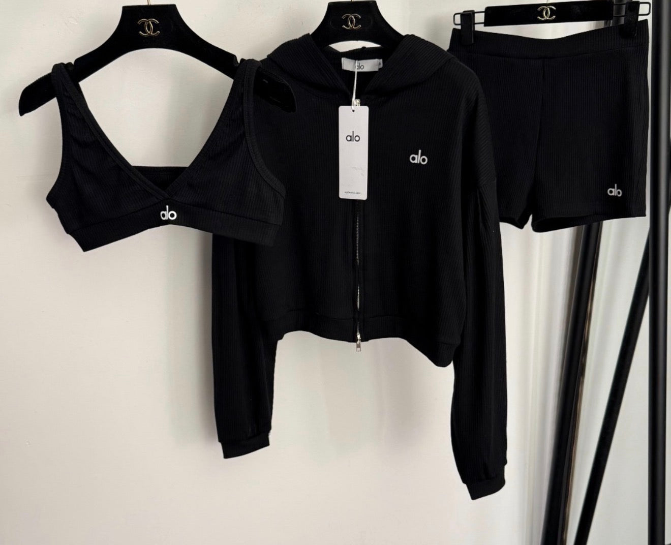 Pre-Order Alo 3-Piece Set (Ships out 5/23)
