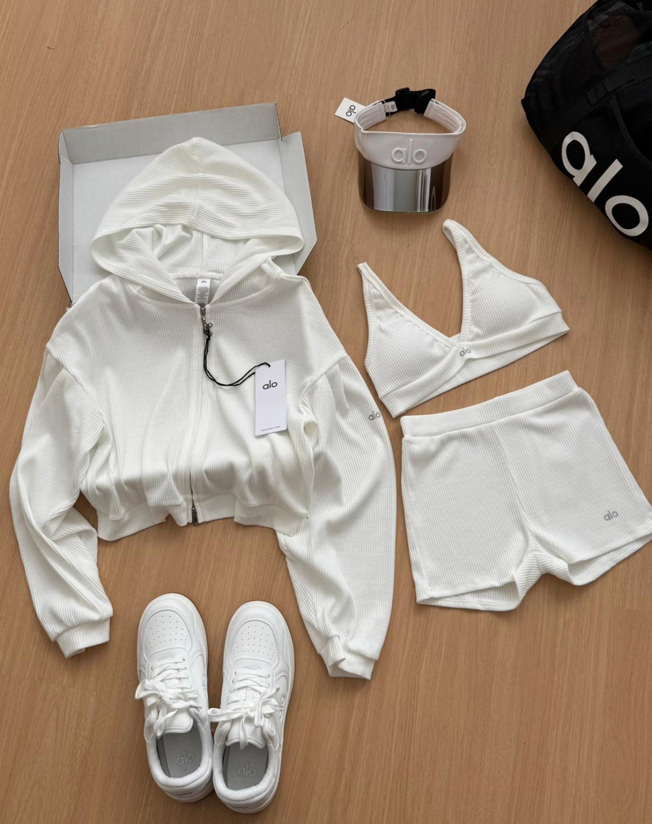 Pre-Order Alo 3-Piece Set (Ships out 5/23)